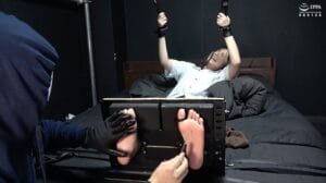 h_1416ad01237【くすぐりエロ動画】「どうくすぐっても笑い悶える敏感足裏を足枷で徹底くすぐり!」わかしラボVol.032- 3 乃木ちはる